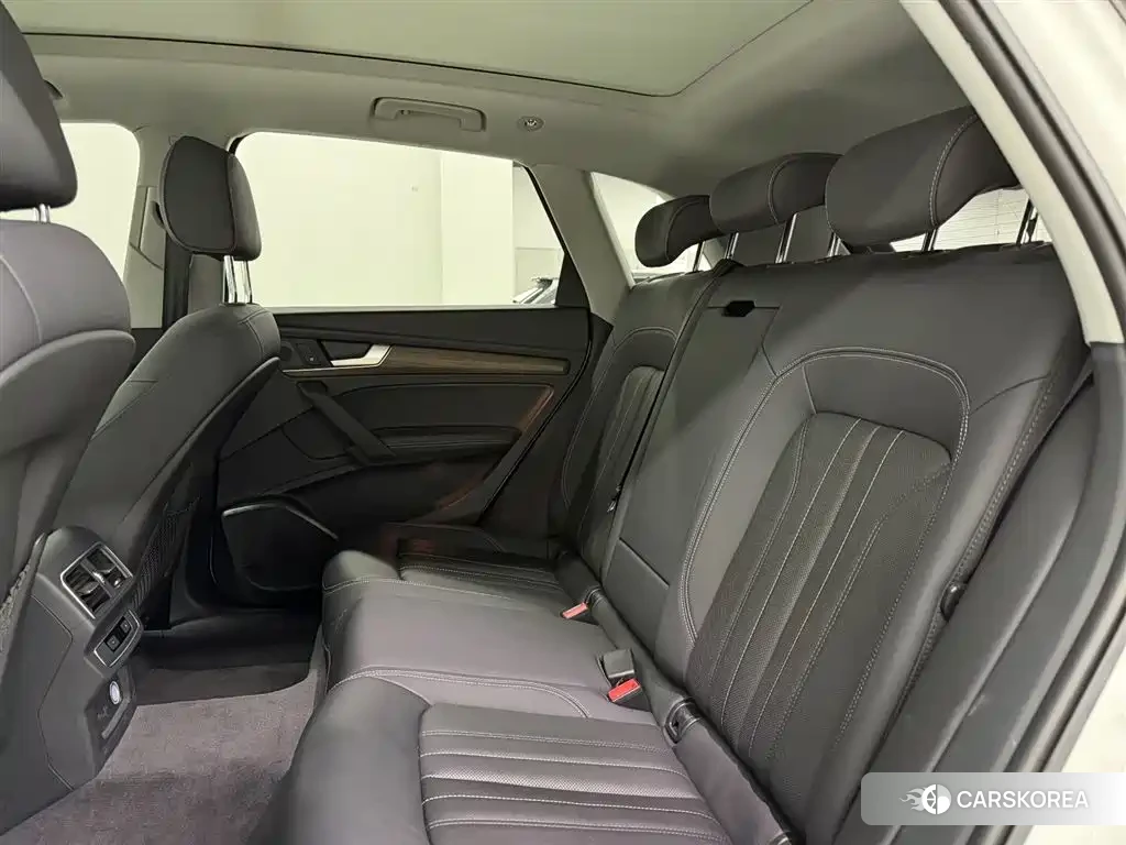 Audi Q5L id 4628241 из Китая 12