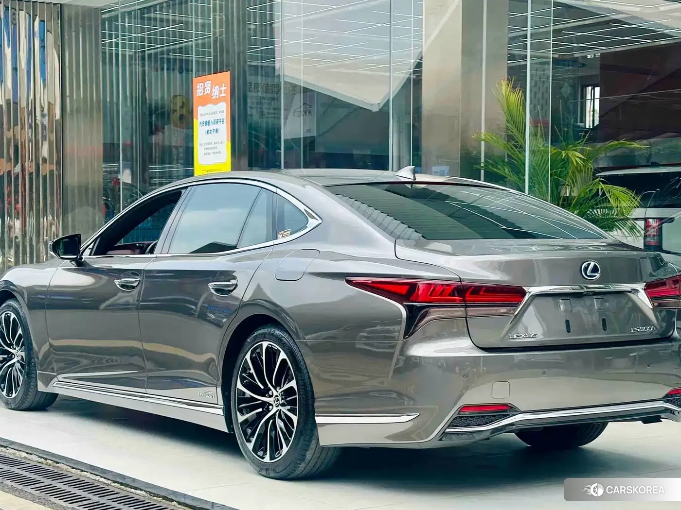 Lexus LS id 4629633 из Китая 10