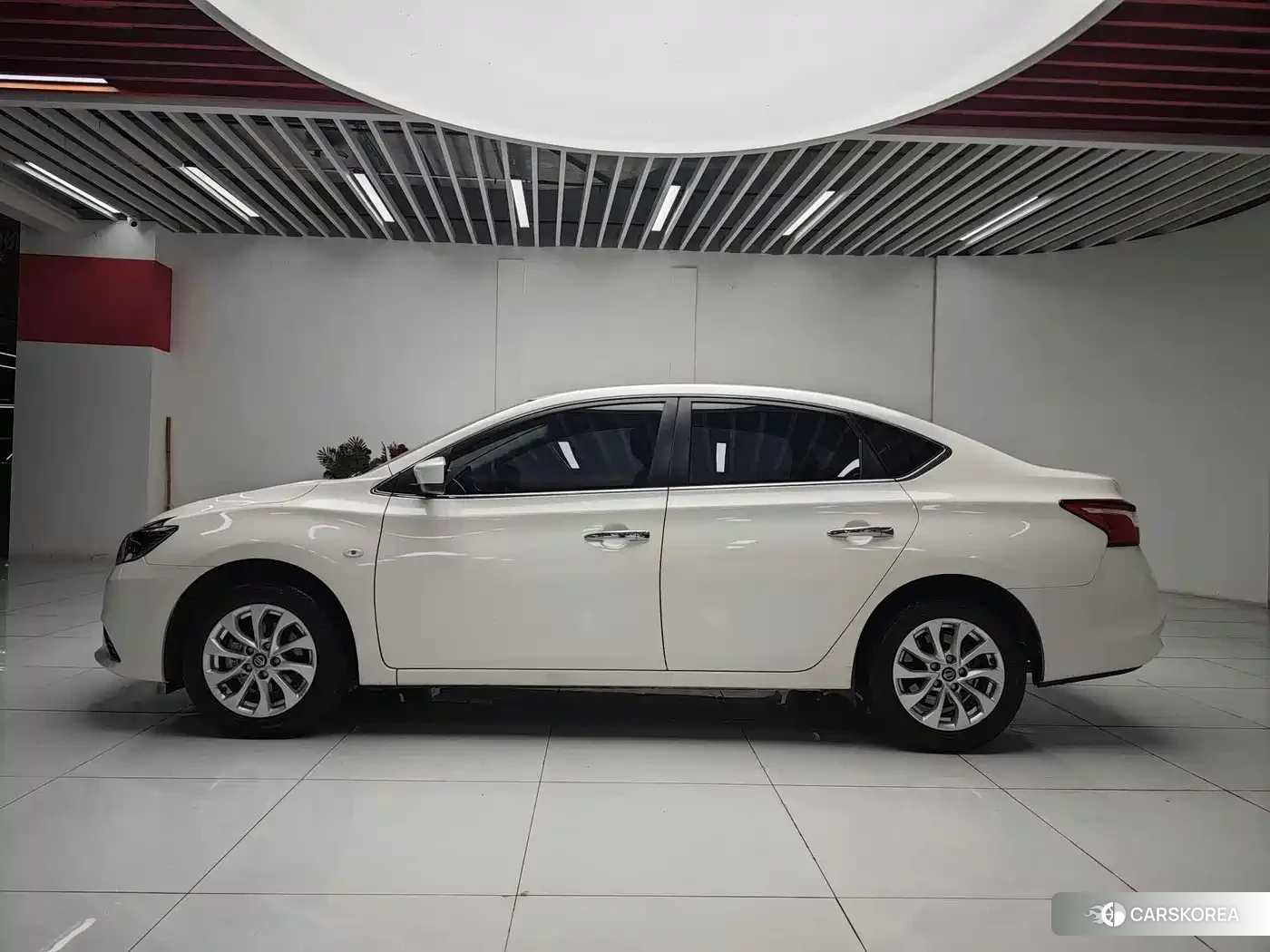 Nissan Sylphy 2024 Белый из Китая, фото 3