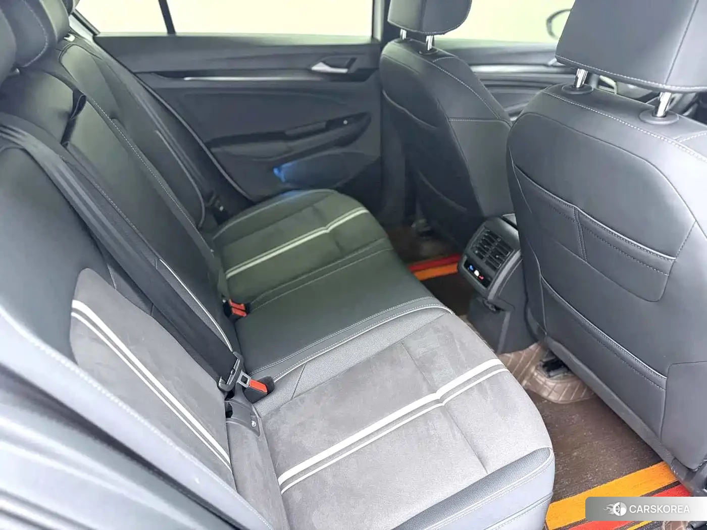 Volkswagen Golf 2024 Белый из Китая, фото 3