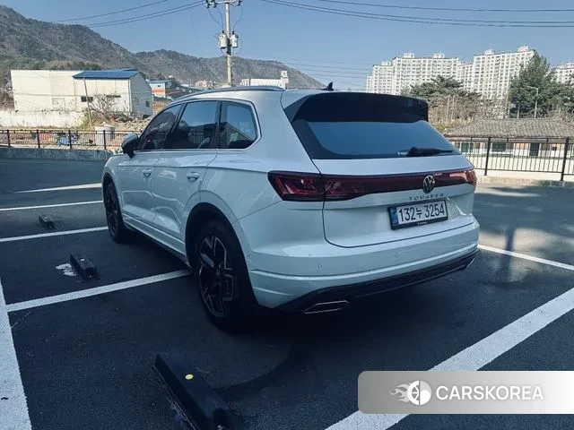 Volkswagen Touareg 3rd generation 2025 Белый из Кореи, фото 3