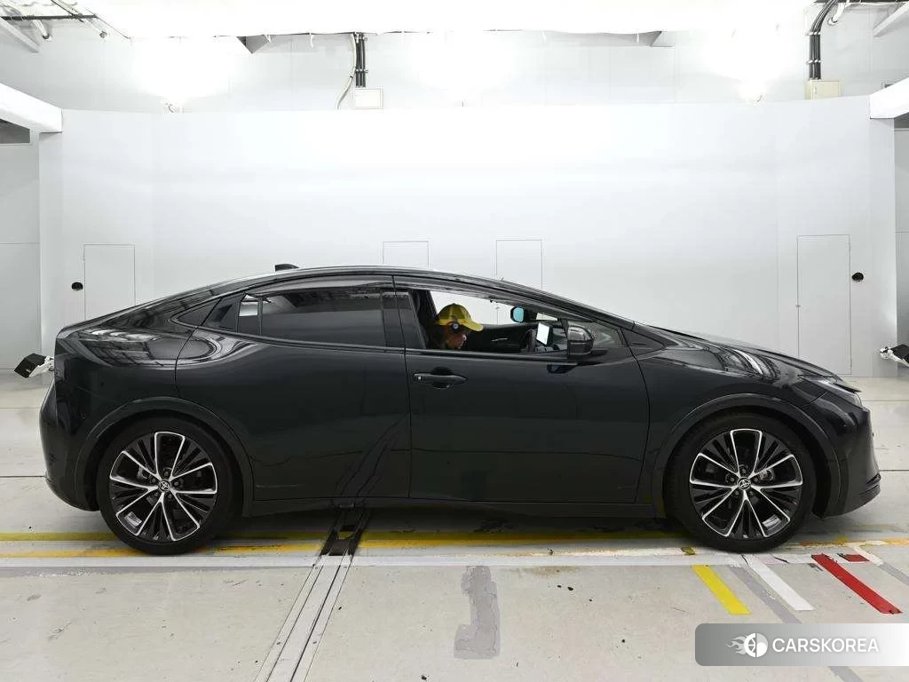 Toyota Prius 2024 из Японии, фото 3