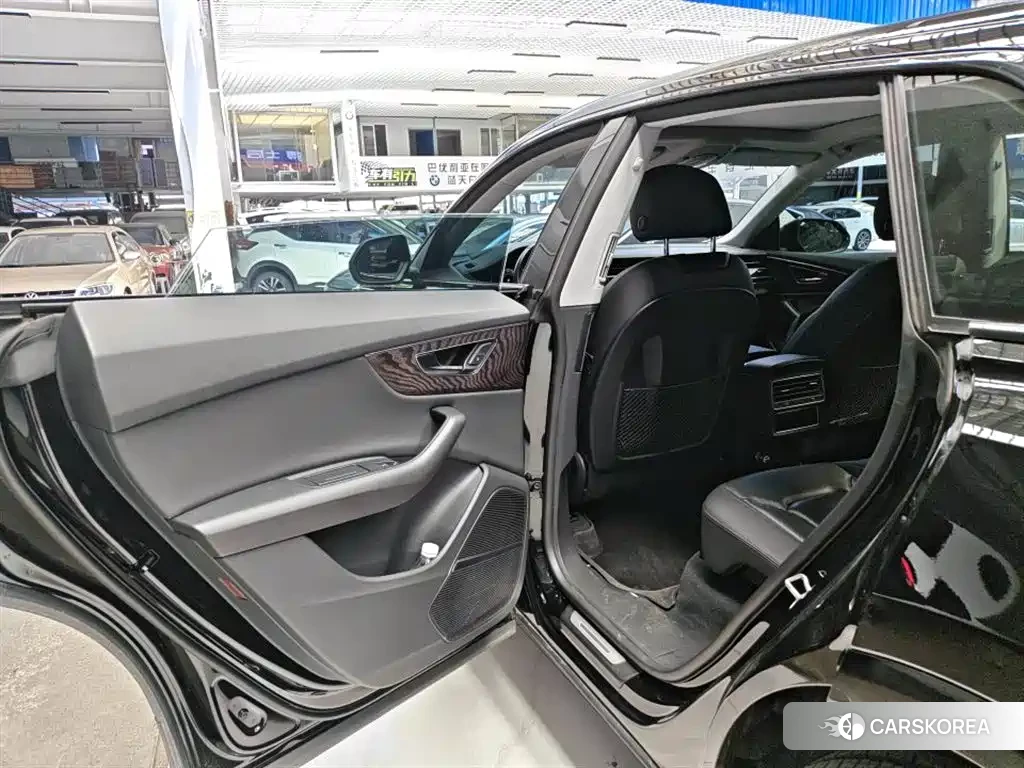 Audi Q8 2022 Черный из Китая, фото 3