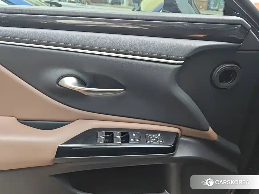 Lexus ES id 4600608 из Китая 9