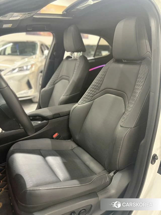 Lexus UX id 4348955 из Китая 12