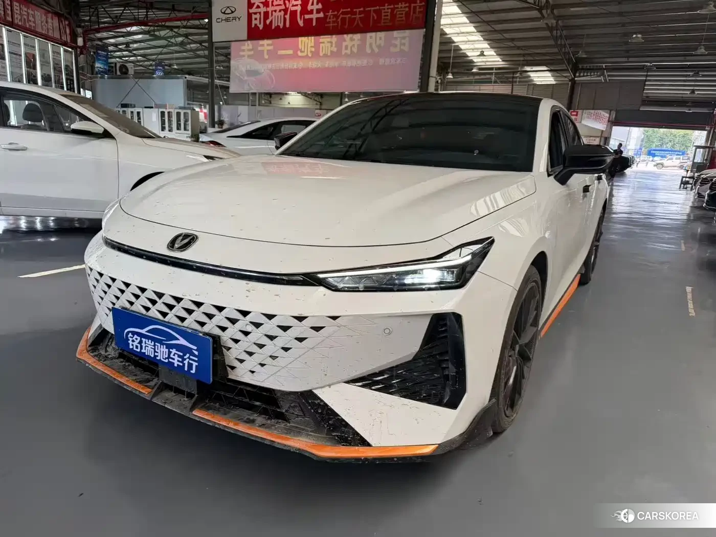Chang'an UNI-V 2024 Белый из Китая, фото 6