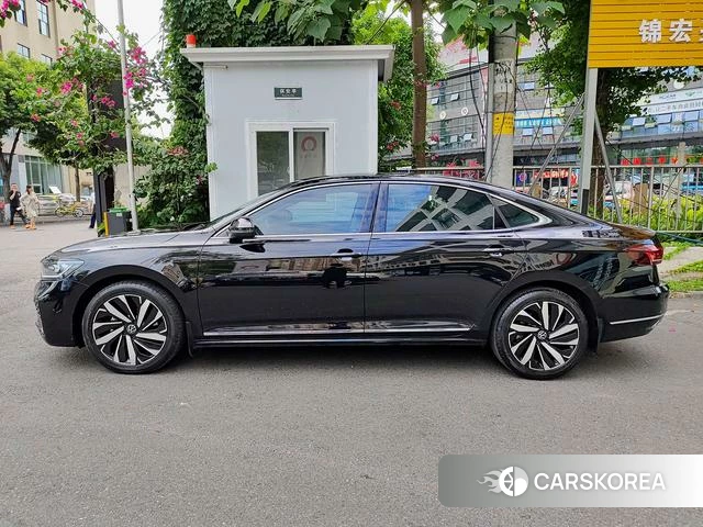 Volkswagen Passat 2022 Черный из Китая, фото 3