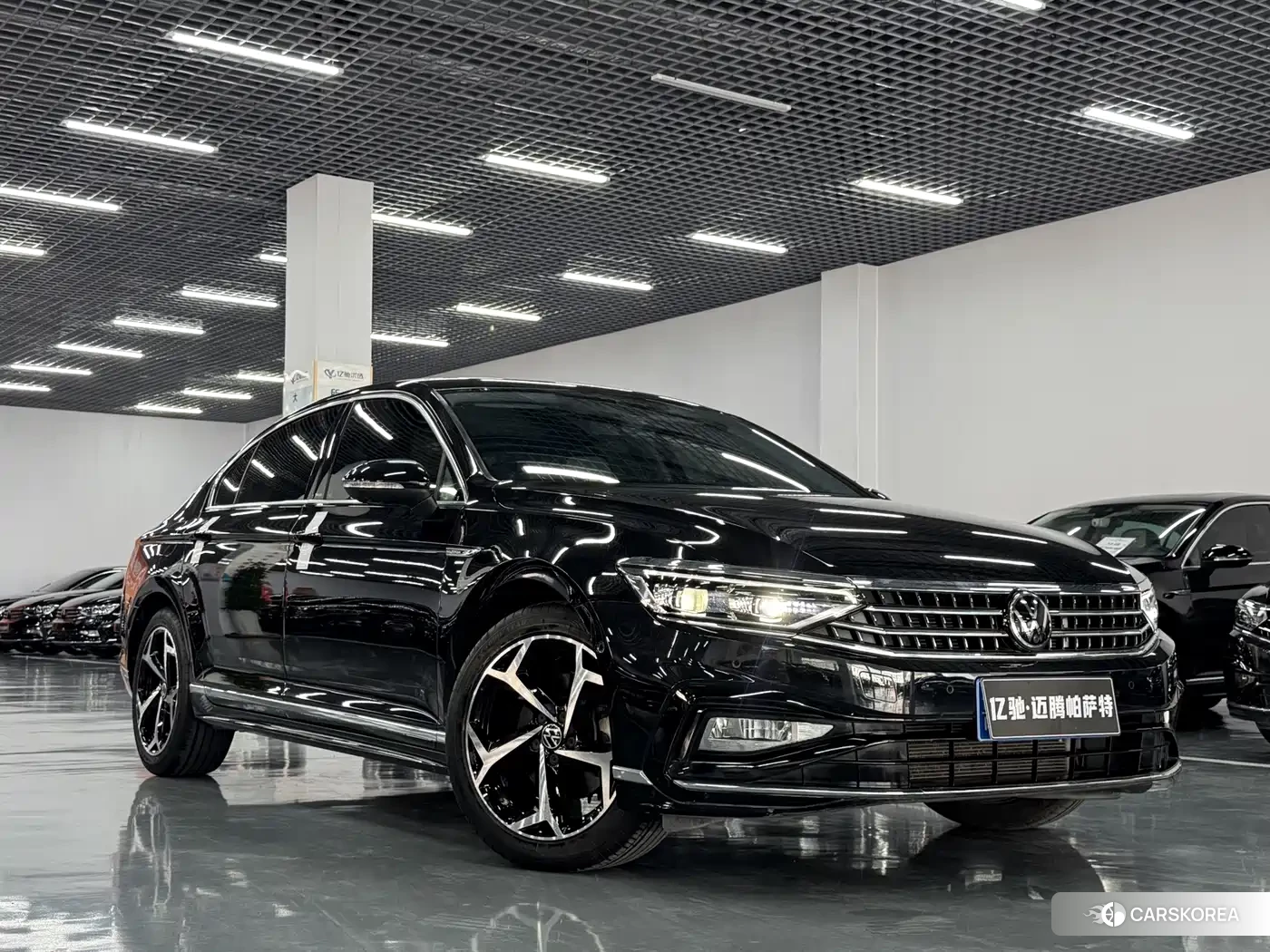 Volkswagen Magotan 2023 Черный из Китая, фото 3