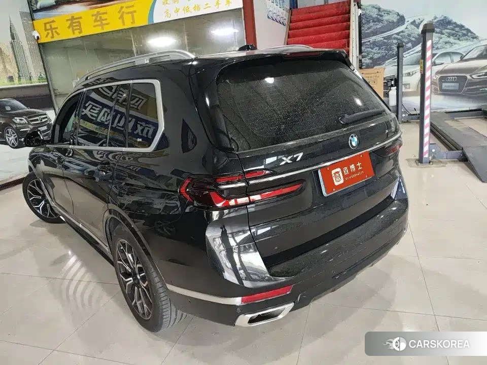BMW X7 2023 Черный из Китая, фото 3