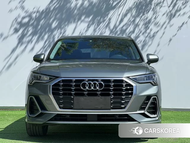 Audi Q3 2023 Темно-серый из Китая, фото 3