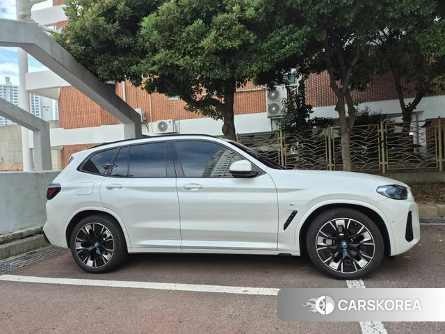 BMW iX3 2023 Белый из Кореи, фото 5