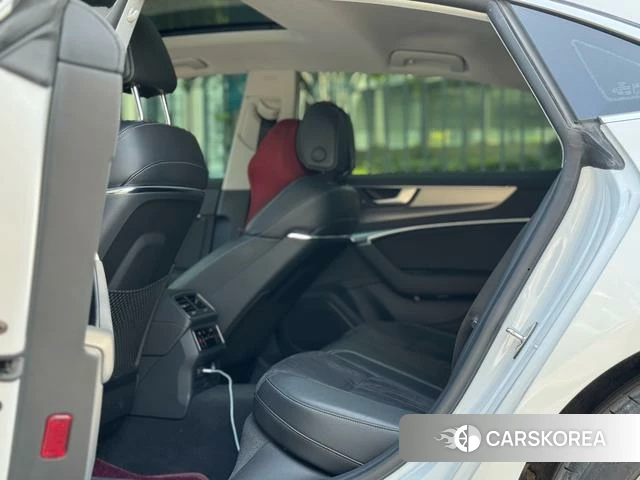 Audi A7L id 4207167 из Китая 9