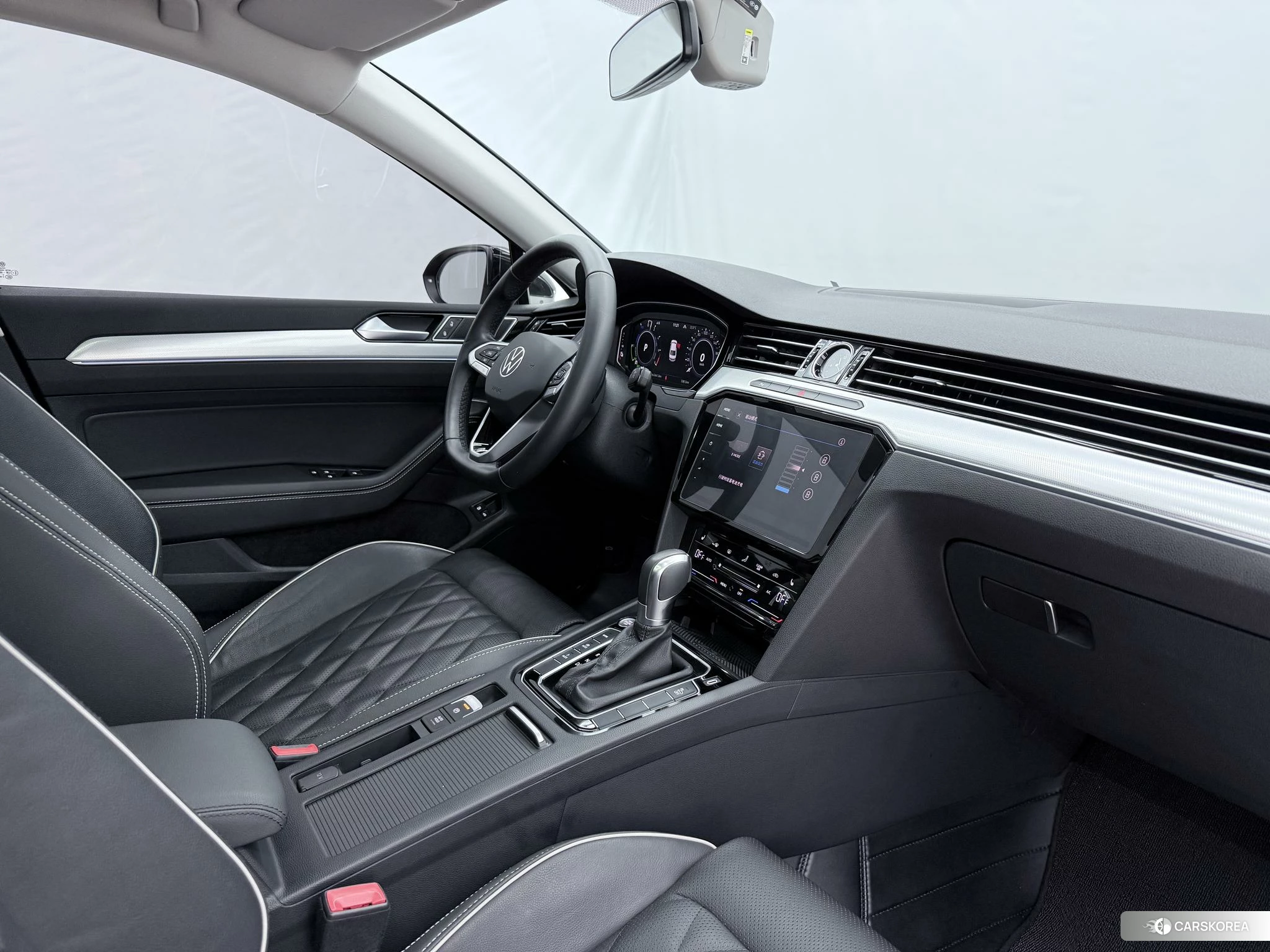 Volkswagen Magotan PHEV id 4455345 из Китая 9