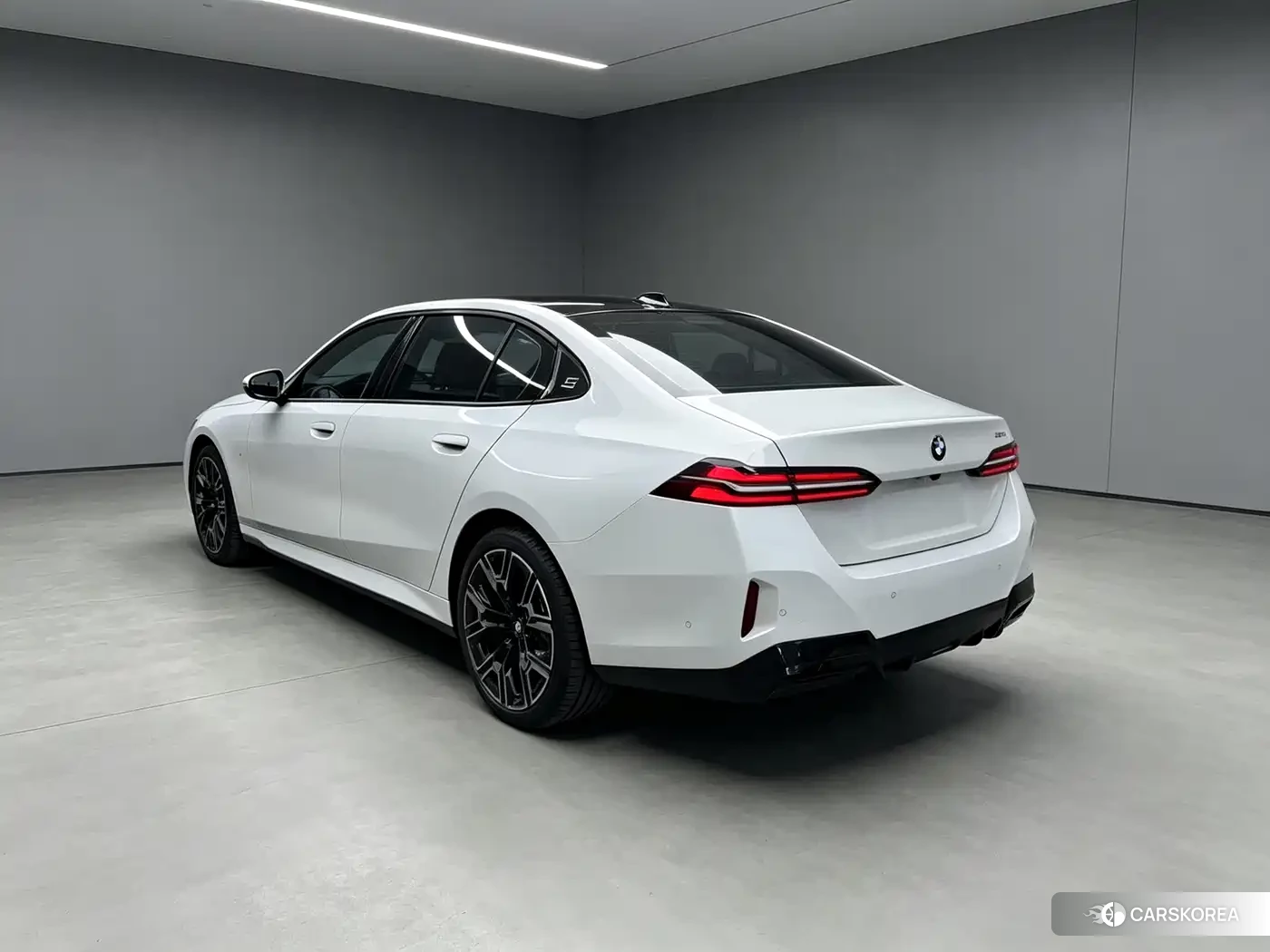 BMW 5 series 2026 Белый из Китая, фото 3