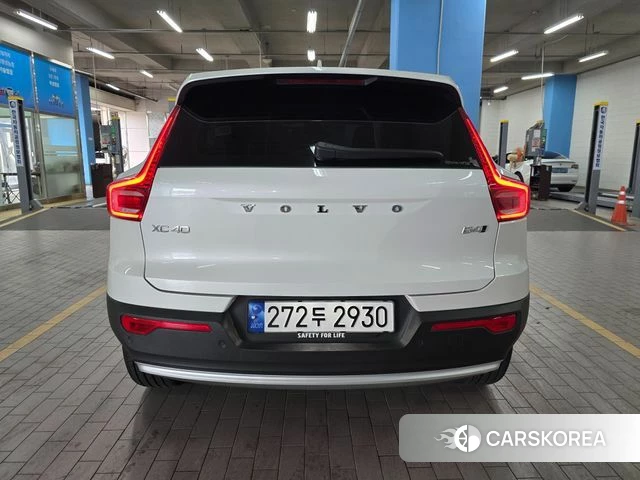 Volvo XC40 2023 Белый из Кореи, фото 3