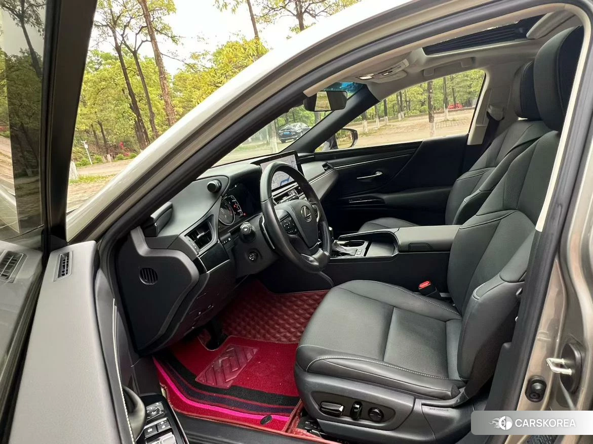 Lexus ES 2022 Серебристо-серый из Китая, фото 3