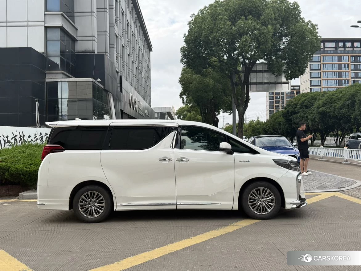 Toyota Elfa 2021 Белый из Китая, фото 3