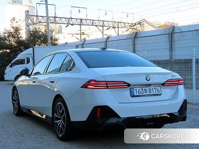 BMW 5 Series (G60) id 3517666 из Кореи 13