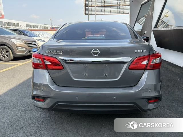 Nissan Xuan Yi 2023 Темно-серый из Китая, фото 6