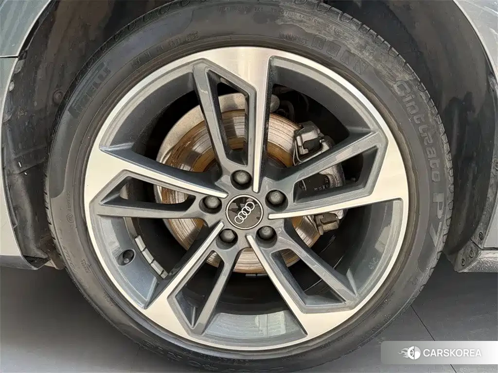 Audi A4L id 4622367 из Китая 7