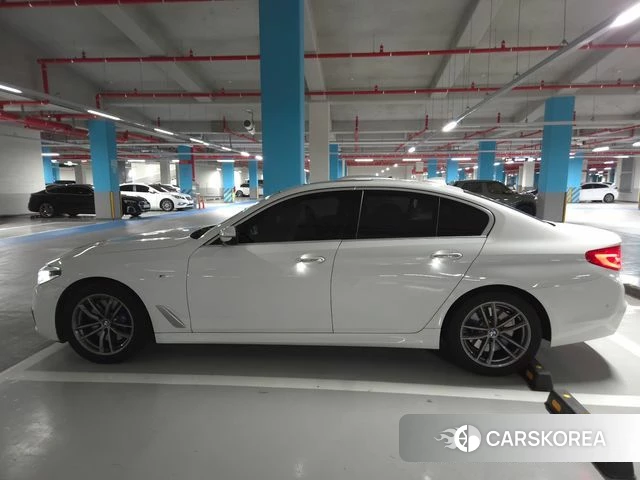 BMW 5 Series (G30) 2018 Белый из Кореи, фото 3