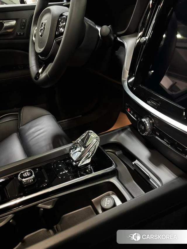 Volvo S60 2022 Серебристо-серый из Китая, фото 4