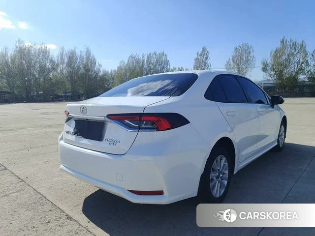Toyota Corolla 2023 Белый из Китая, фото 4