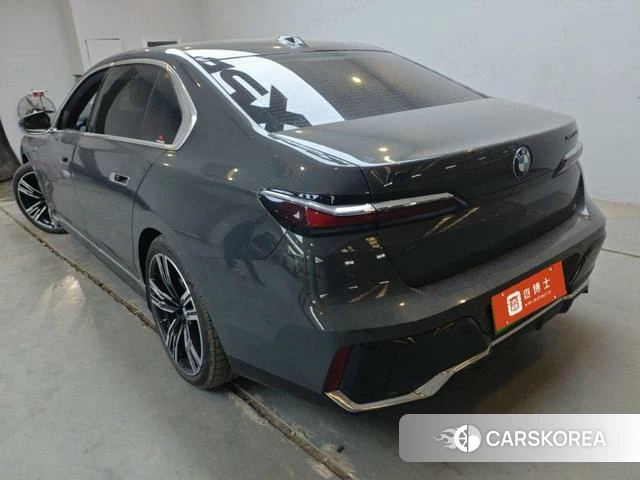 BMW i7 2026 Темно-серый из Китая, фото 3