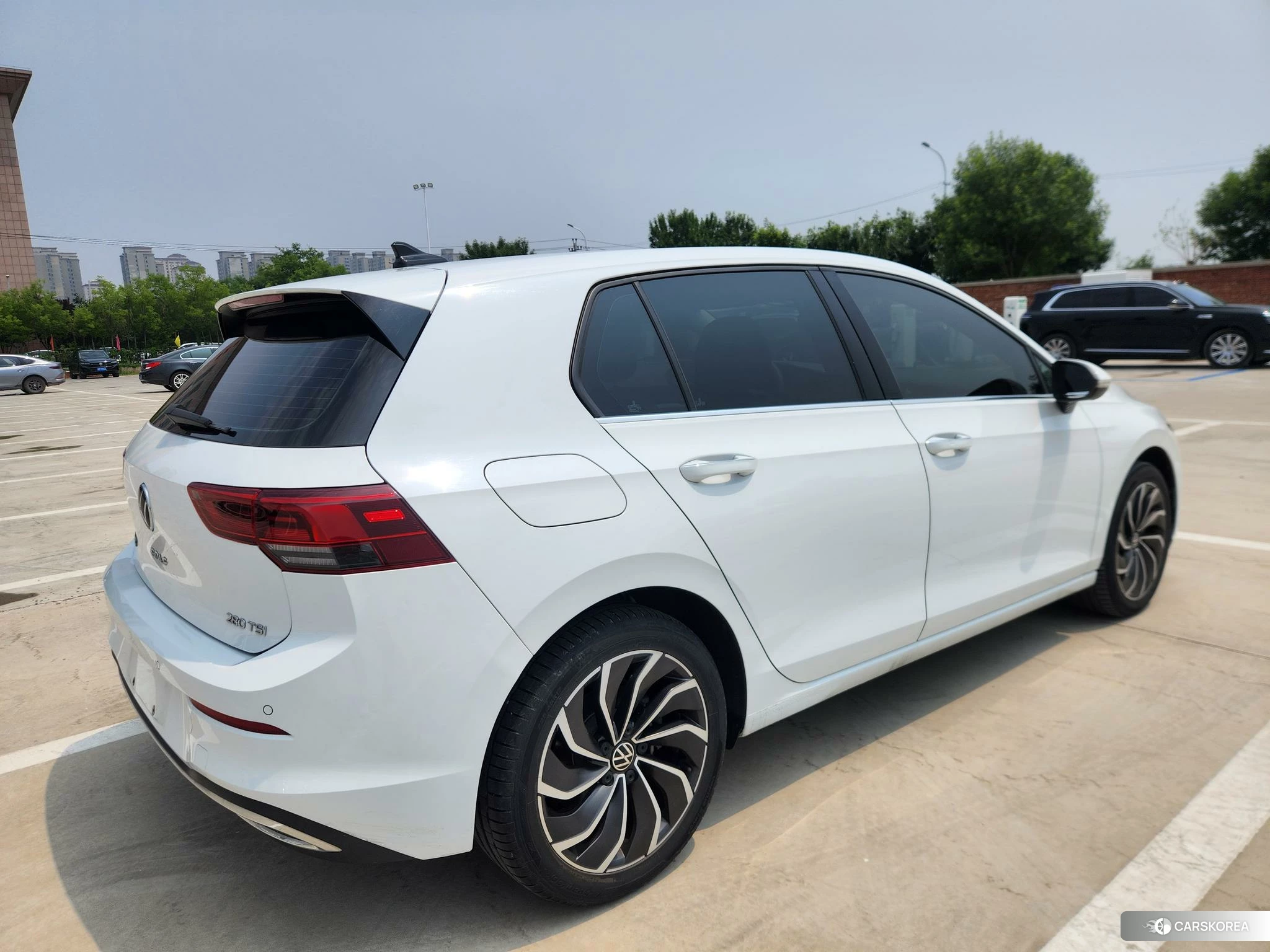 Volkswagen Golf 2022 Белый из Китая, фото 3
