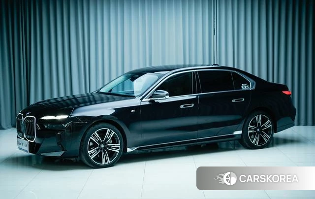 BMW 7 series 2023 Черный из Китая, фото 3
