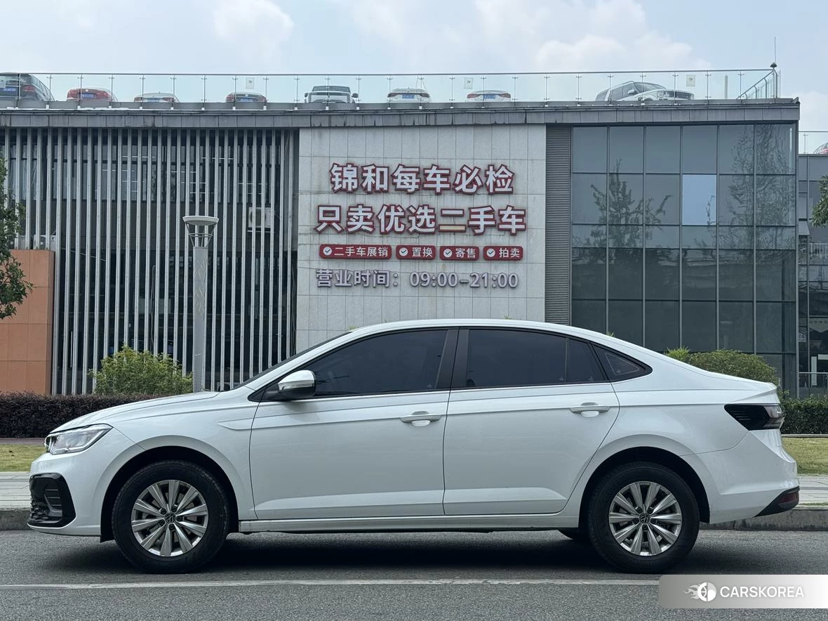Volkswagen Lavida 2024 Белый из Китая, фото 3