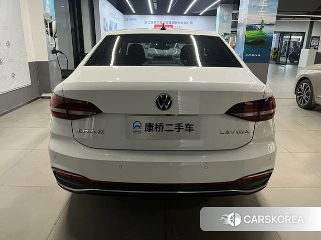 Volkswagen Lavida 2024 Белый из Китая, фото 3