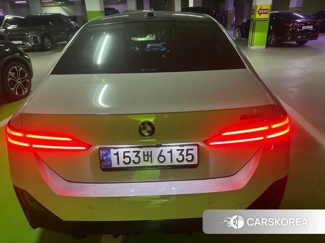 BMW 5 Series (G60) 2024 Белый из Кореи, фото 5