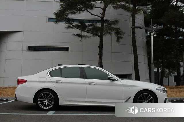 BMW 5 Series (G30) id 3889433 из Кореи 13