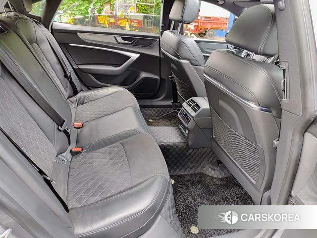 Audi A7L 2022 Серебристо-серый из Китая, фото 3