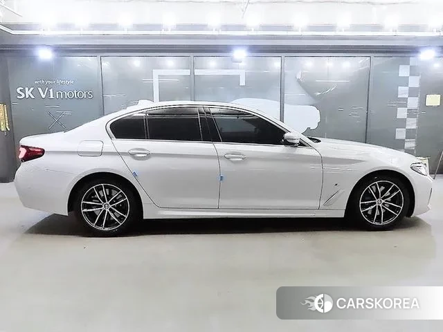 BMW 5 Series (G30) 2022 Белый из Кореи, фото 3