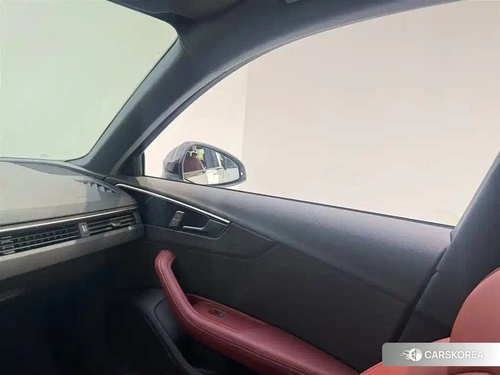 Audi A4L id 4601799 из Китая 14