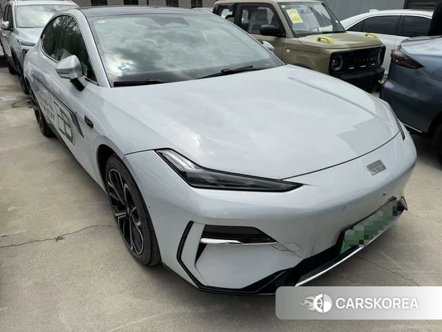 Geely Galaxy Galaxy E8 2025 Серебристо-серый из Китая, фото 3