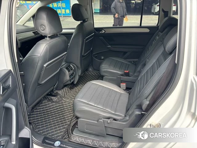 Volkswagen Touran L id 4238643 из Китая 7