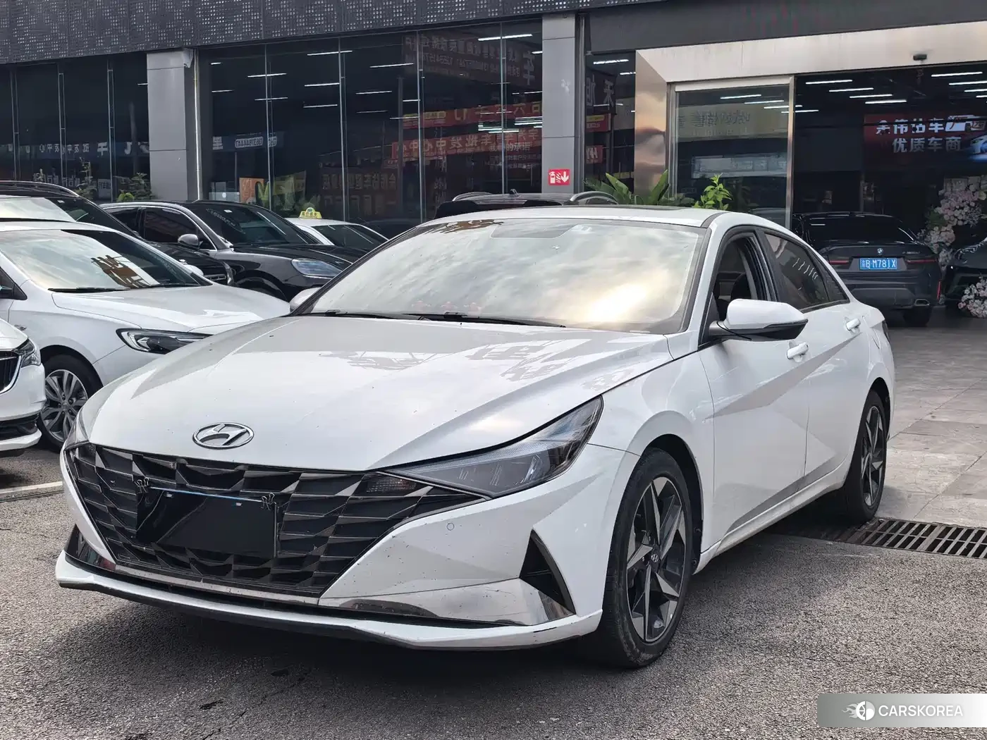 Hyundai Elantra 2023 Белый из Китая, фото 5