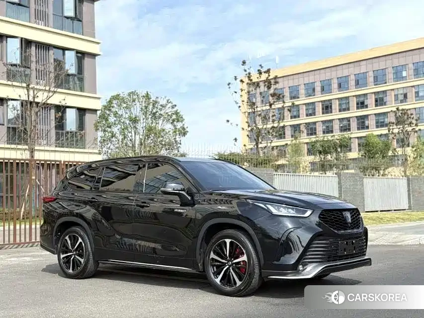 Toyota Crown 2022 Черный из Китая, фото 3