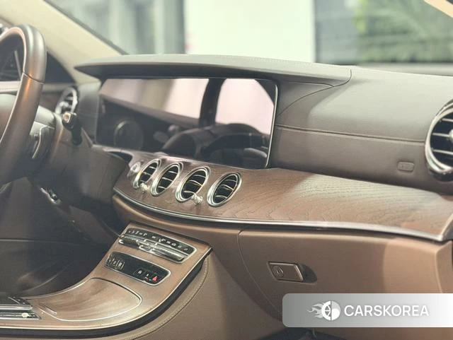 Mercedes-Benz E-class 2023 Черный из Китая, фото 3