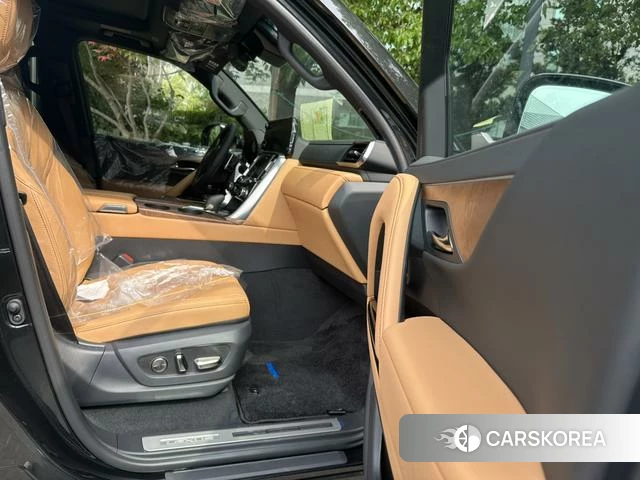 Lexus LX 2025 Черный из Китая, фото 6