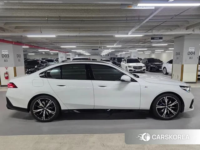 BMW 5 Series (G60) 2024 Белый из Кореи, фото 5