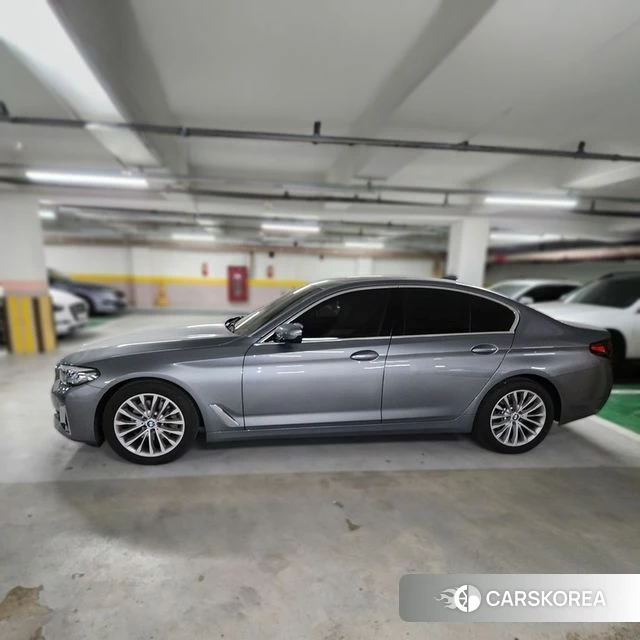 BMW 5 Series (G30) 2023 Цвет галактики из Кореи, фото 4