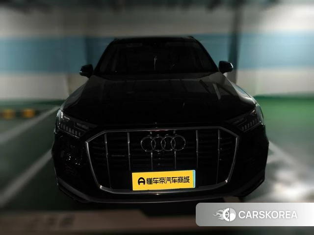 Audi Q7 2021 Черный из Китая, фото 3
