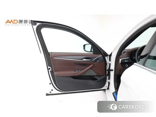 BMW 5 series 2022 Белый из Китая, фото 3