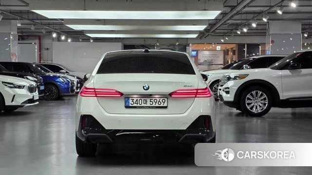 BMW 5 Series (G60) 2025 Белый из Кореи, фото 3