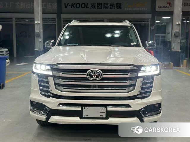 Toyota Land Cruiser (imported) 2024 Белый из Китая, фото 3