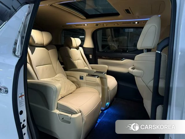 Toyota Elfa 2022 Белый из Китая, фото 3
